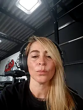 Sara Valkyri online show from March 2025 10:32:02 PM