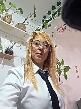 Sara Valkyri online show from February 2026 07:46:01 PM