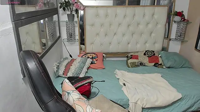 heiker  online show from September 2025 01:00:01 AM