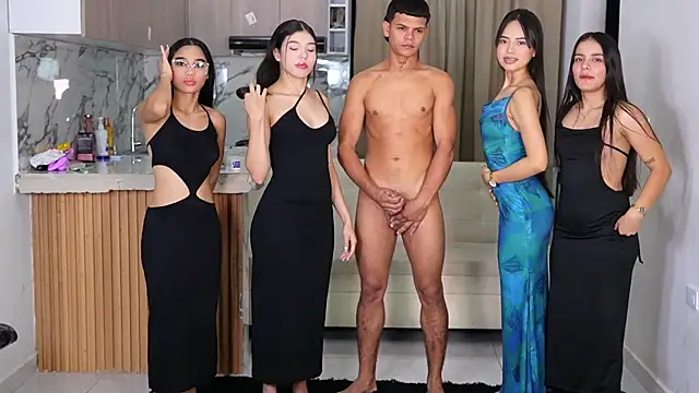 Petiteess online show from October 2025 01:24:02 PM
