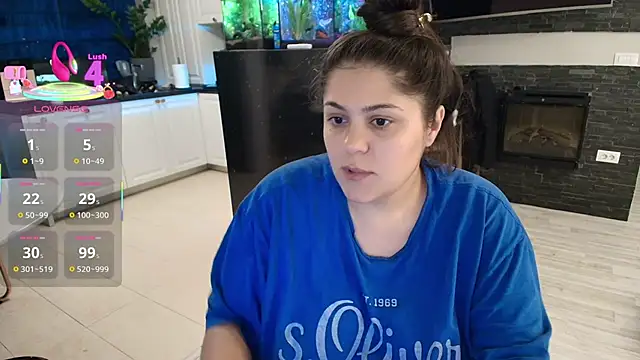 Layla- online show from October 2025 01:43:02 PM