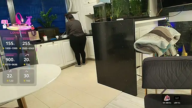 Layla- online show from December 2025 12:20:02 PM