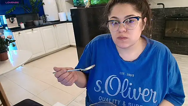 Layla- online show from March 2026 10:22:02 AM