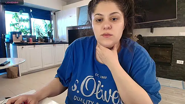 Snapshot of Layla- chatting on March 2025 02:29:02 PM Layla- online show from March 2025 02:29:02 PM