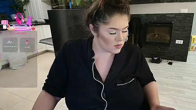 Layla- online show from November 2025 05:02:01 PM