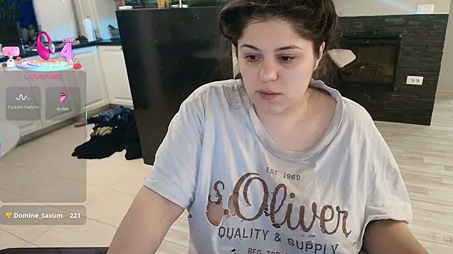 Layla- online show from March 2026 10:41:02 AM