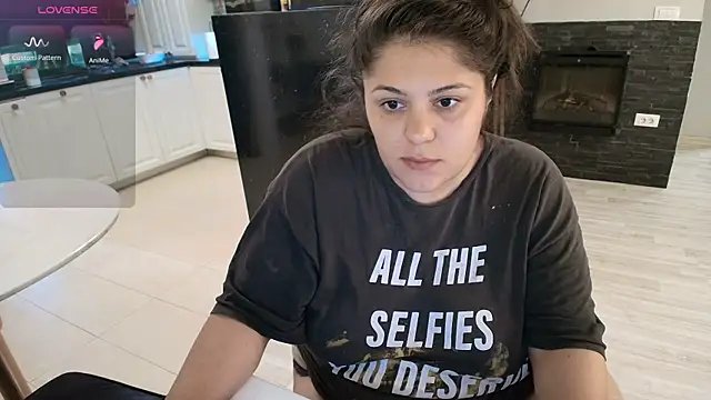 Snapshot of Layla- chatting on September 2025 12:22:02 PM Layla- online show from September 2025 12:22:02 PM