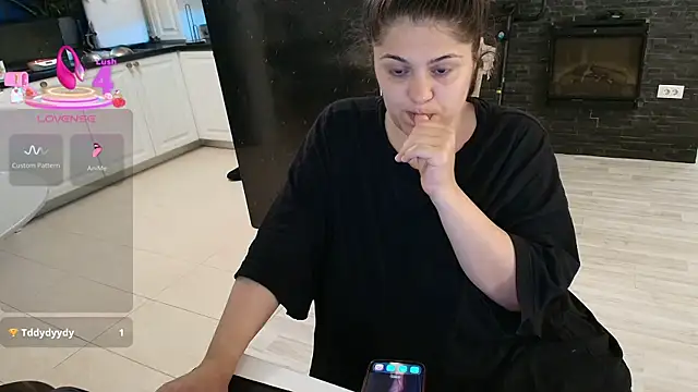 Layla- online show from May 2026 12:22:01 PM