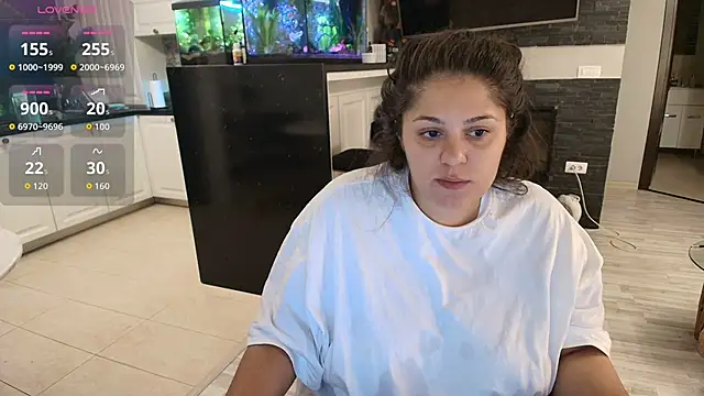 Snapshot of Layla- chatting on October 2025 10:40:02 AM Layla- online show from October 2025 10:40:02 AM