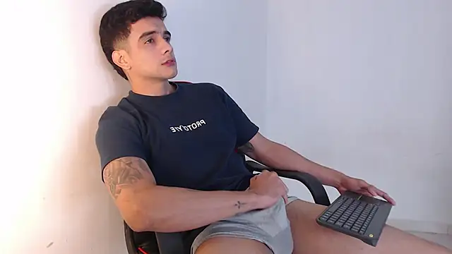 adam levis17 online show from October 2025 03:45:02 PM