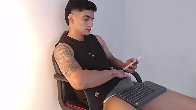 adam levis17 online show from November 2025 05:06:02 AM