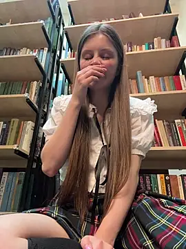 melicious  online show from December 2025 04:57:02 AM