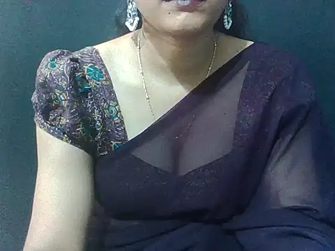 Snapshot of sugandha_bhabhi chatting on May 2026 04:40:01 AM sugandha bhabhi online show from May 2026 04:40:01 AM
