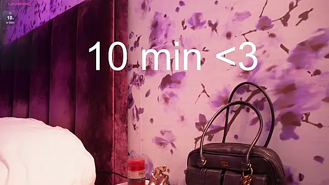 Snapshot of AnnettMonro chatting on March 2025 11:27:01 PM AnnettMonro online show from March 2025 11:27:01 PM