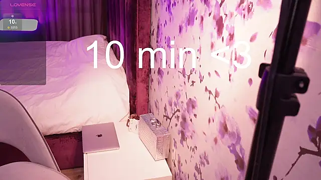 Snapshot of AnnettMonro chatting on March 2025 12:01:02 AM AnnettMonro online show from March 2025 12:01:02 AM