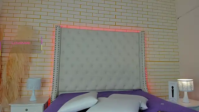 Emilly wilson  online show from October 2025 12:36:01 PM