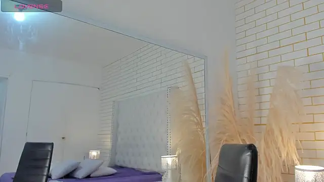 Emilly wilson  online show from November 2025 12:31:02 PM