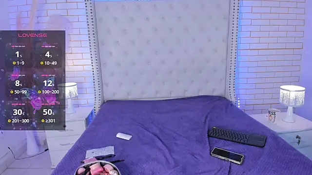 Emilly wilson  online show from October 2025 12:17:01 PM