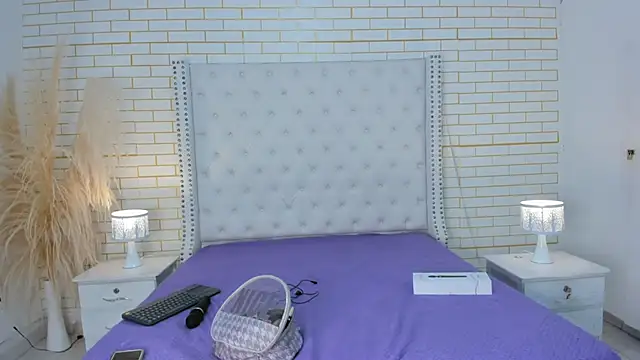 Emilly wilson  online show from November 2025 12:52:01 PM