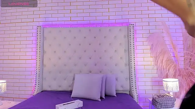 Emilly wilson  online show from October 2025 11:42:01 AM