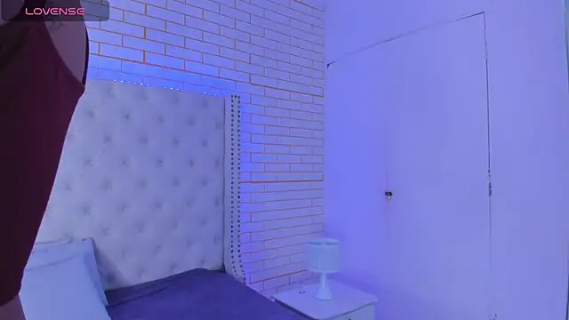 Emilly wilson  online show from October 2025 01:32:01 PM