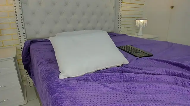 Emilly wilson  online show from November 2025 11:48:01 AM