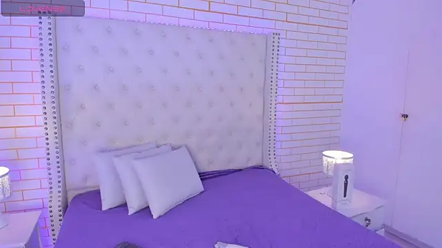 Emilly wilson  online show from October 2025 12:35:02 PM