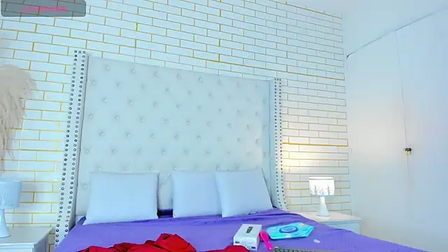 Emilly wilson  online show from October 2025 11:53:01 AM