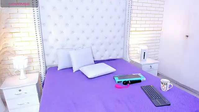 Emilly wilson  online show from November 2025 11:53:01 AM