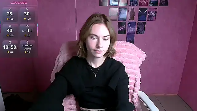 Fiona Night online show from November 2025 06:02:02 AM