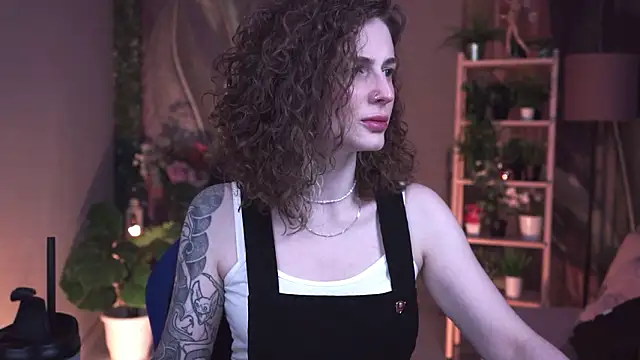 Snapshot of OliviaMcClean chatting on February 2026 11:39:02 PM OliviaMcClean online show from February 2026 11:39:02 PM