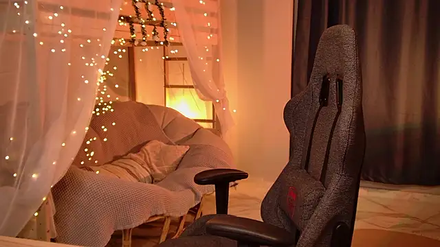 Snapshot of OliviaMcClean chatting on February 2026 07:57:02 PM OliviaMcClean online show from February 2026 07:57:02 PM