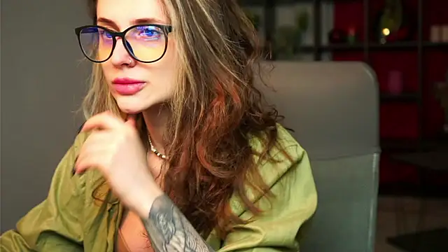 Snapshot of OliviaMcClean chatting on February 2026 02:20:02 AM OliviaMcClean online show from February 2026 02:20:02 AM