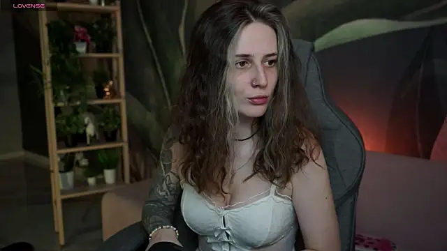 Snapshot of OliviaMcClean chatting on October 2025 01:07:01 AM OliviaMcClean online show from October 2025 01:07:01 AM