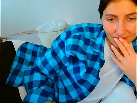 Snapshot of Irina9793 chatting on January 2026 10:33:02 AM Irina9793 online show from January 2026 10:33:02 AM