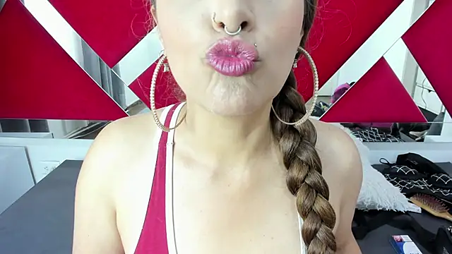 Snapshot of nicollewayne10 chatting on October 2025 09:16:02 PM nicollewayne10 online show from October 2025 09:16:02 PM