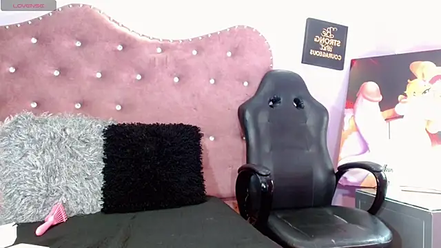 Gabi Prince online show from December 2025 07:27:01 PM