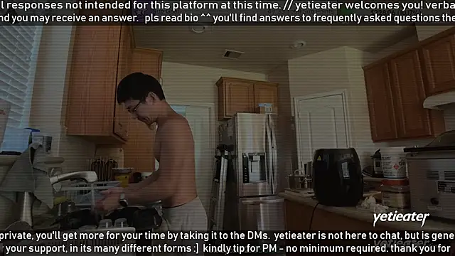 Snapshot of yetieater chatting on May 2026 04:02:02 PM yetieater online show from May 2026 04:02:02 PM