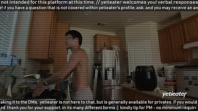 Snapshot of yetieater chatting on July 2026 05:41:02 PM yetieater online show from July 2026 05:41:02 PM