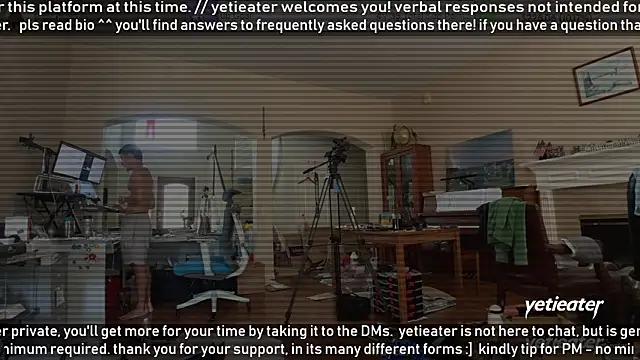 Snapshot of yetieater chatting on May 2026 06:17:01 PM yetieater online show from May 2026 06:17:01 PM