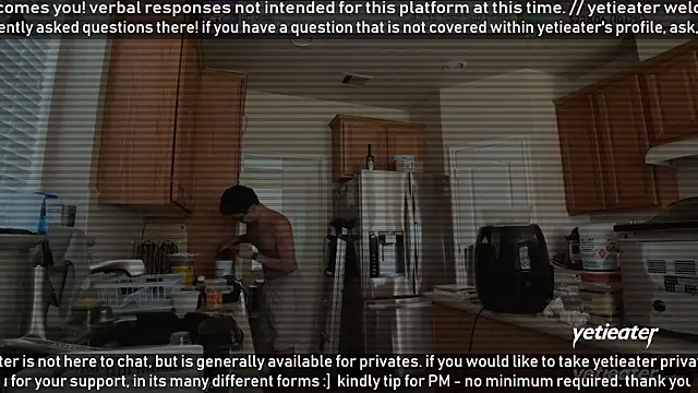 Snapshot of yetieater chatting on June 2026 04:57:02 PM yetieater online show from June 2026 04:57:02 PM