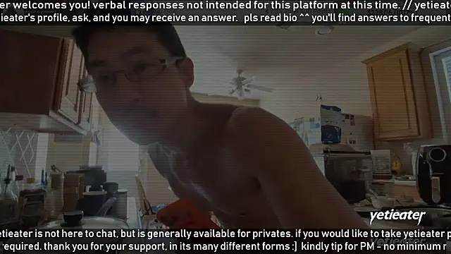 Snapshot of yetieater chatting on May 2026 04:25:01 PM yetieater online show from May 2026 04:25:01 PM
