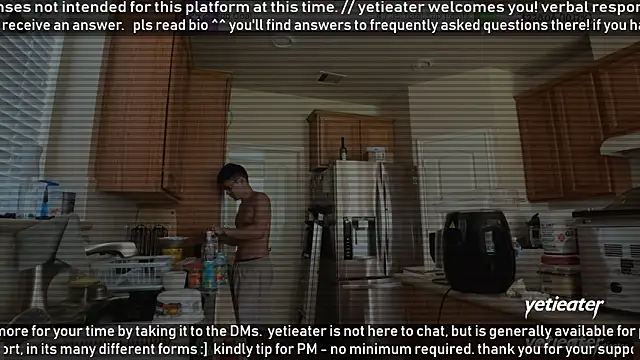Snapshot of yetieater chatting on July 2026 03:45:01 PM yetieater online show from July 2026 03:45:01 PM