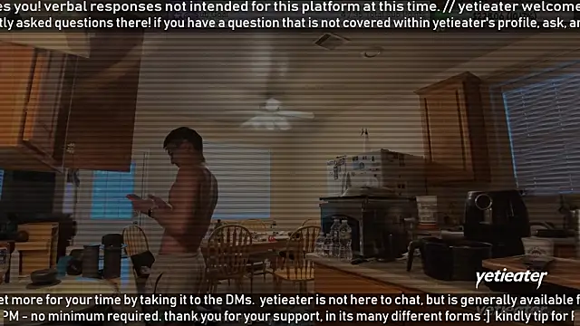 Snapshot of yetieater chatting on June 2026 03:55:01 PM yetieater online show from June 2026 03:55:01 PM