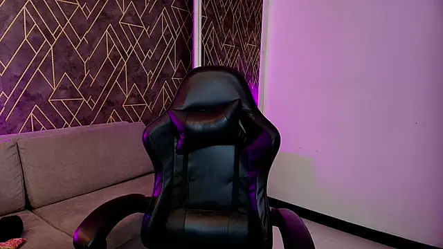 Tahara Romanov online show from April 2026 04:33:01 PM