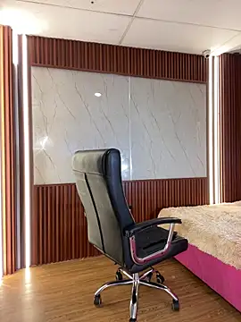 PinkyMoon online show from December 2025 04:01:01 AM