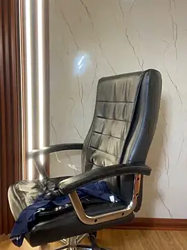 Snapshot of PinkyMoon chatting on November 2025 05:40:02 AM PinkyMoon online show from November 2025 05:40:02 AM