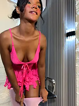 Snapshot of PinkyMoon chatting on November 2025 02:55:02 AM PinkyMoon online show from November 2025 02:55:02 AM