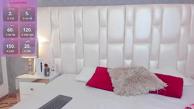 ArianaaGrace online show from November 2025 07:39:01 PM