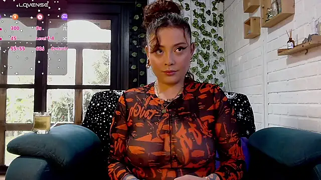 LiraSonnett online show from December 2025 10:09:01 PM